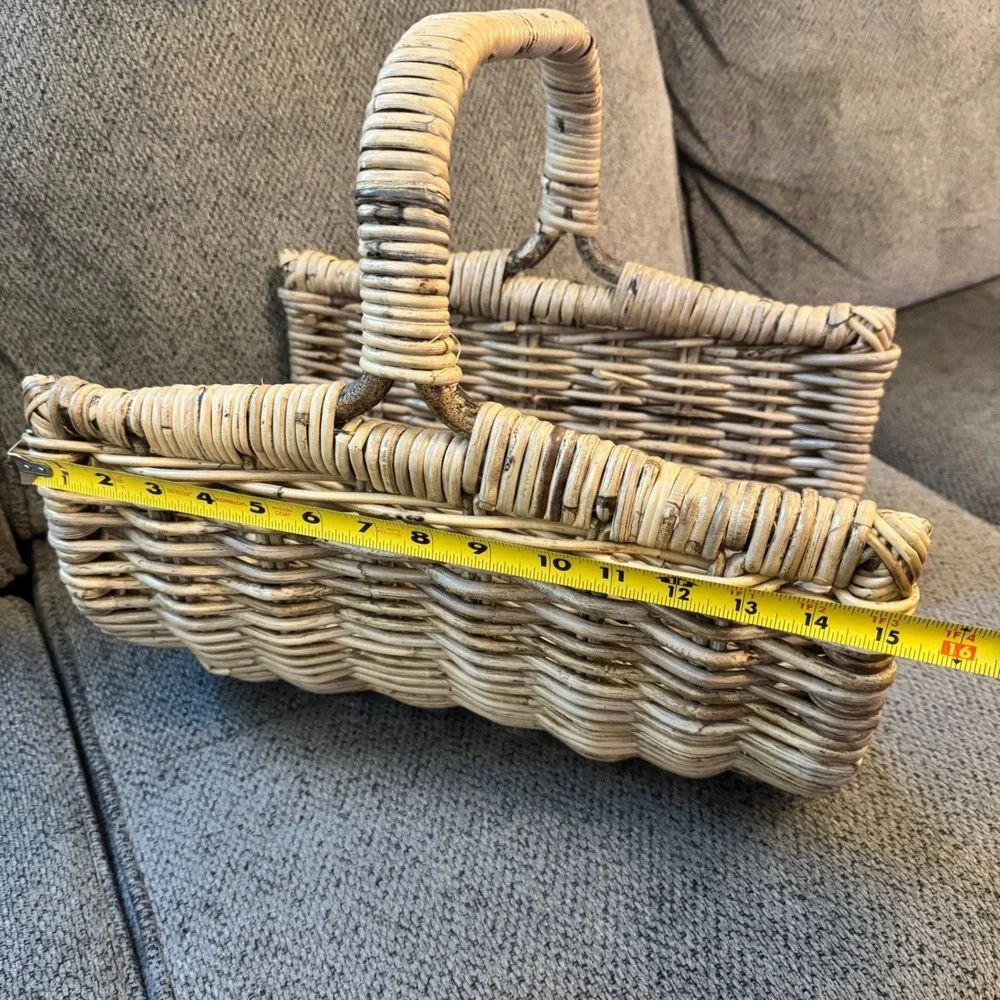 Vintage Rustic Wicker Fireplace Log or Blanket Basket w/ handle –15